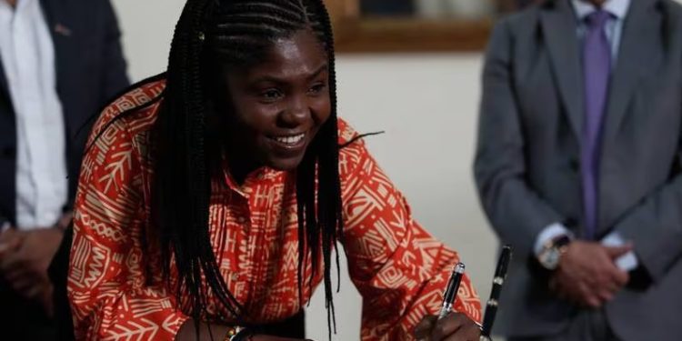 Francia Márquez firmó contrato de arrendamiento por $2 mil millones para oficinas del MinIgualdad