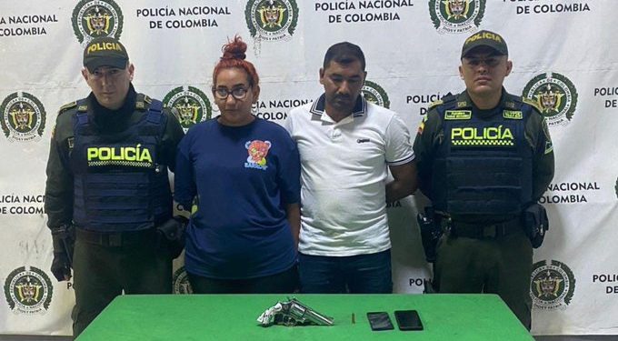 Capturan a hombre y mujer por porte ilegal de arma de fuego en el barrio La Unión