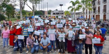 102 familias campesinas de Amalfi, Antioquia, reciben títulos de 1.858 hectáreas de tierra
