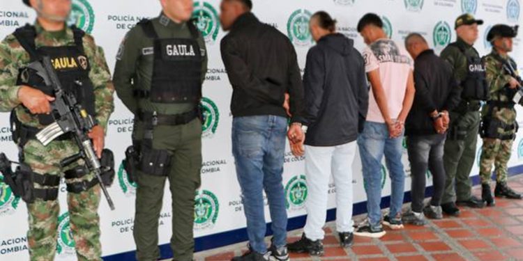 Caen cuatro presuntos extorsionistas de comerciantes en Pereira