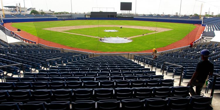 Escenarios deportivos en óptimas condiciones: Rafael Lafont frente al mantenimiento