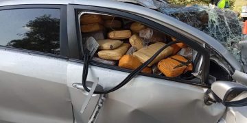 Carro cargado de marihuana chocó contra un árbol en vía del Santander