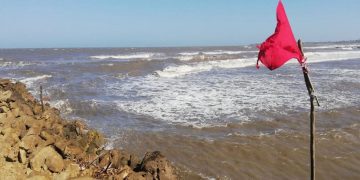 Por fuerte oleaje, alerta roja en playas de Puerto Colombia: precaución urgente para bañistas