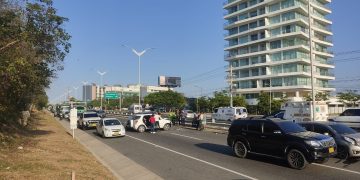 Accidente en la Vía al Mar: chocan varios vehículos a la altura de la Clínica Portoazul
