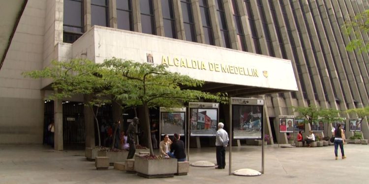 Investigación de la Fiscalía por presunto desvío de recursos a campañas en la Secretaría de Comunicaciones de Medellín