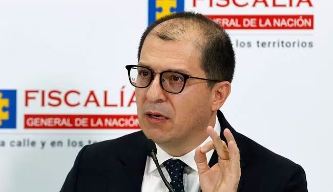 “Gustavo Petro está poniendo en jaque al país”, dice el fiscal general Francisco Barbosa