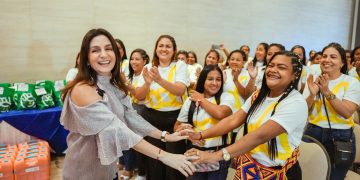 Con formación a 150 mujeres, primera dama del Distrito, Katia Nule, da inicio a ‘De la Mano con la Primera’
