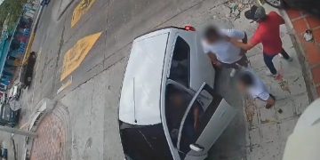 Imparable ola de atracos en la ciudad: Esta vez en el barrio Boston roban cadena y celular a hombre en plena calle