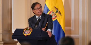Petro cuestionó al fiscal ante “silencio” en hostigamiento a su familia