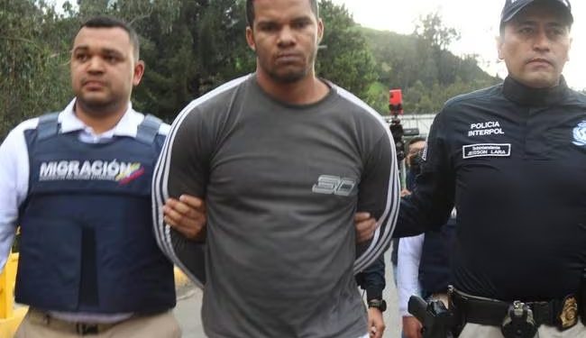 Ecuador deportó hacia Colombia a alias ‘Gringo’, disidente de las FARC