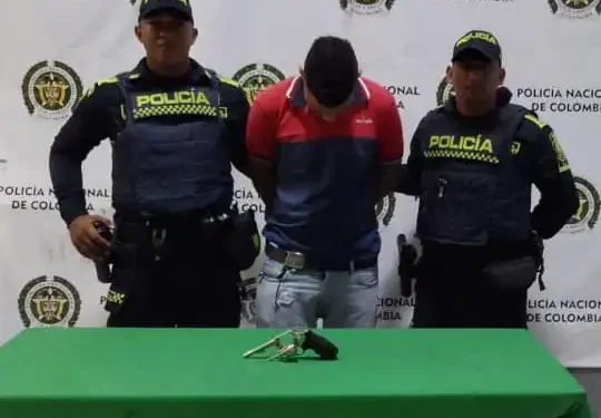 Capturado en el barrio Santa Elena de un sujeto por porte ilegal de arma de fuego