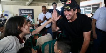 Colegios públicos serán 100% bilingües bajo el programa “Global Kids”: Alcalde Char 