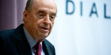 Canciller Leyva regresó a Colombia sin hablar acerca de su suspensión por la Procuraduría
