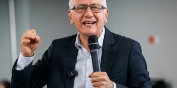 Ministro de Hacienda descartó reforma tributaria para financiar la salud