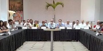 conozca los detalles de la reunión entre las delegaciones de Paz con el Mindefensa
