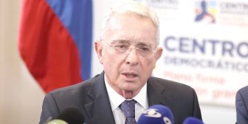 Uribe denuncia acusación de abogados vinculados a las FARC en proceso en Argentina