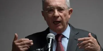 Álvaro Uribe critica reforma a la Salud: “Destruyen la salud para crear colectivos burocráticos”