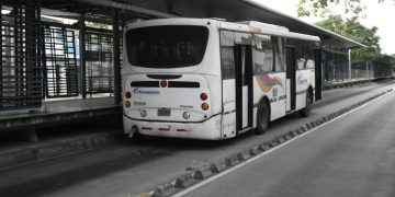 Motorizado muere arrollado por bus de Transmetro en Barranquilla