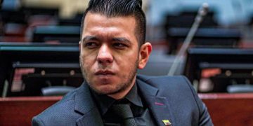 Senador JP Hernández llama a movilizaciones para evitar que Petro “se atornille” en el poder