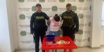 Capturada al tratar de ingresar marihuana, celulares y otros elementos para un preso en estación de Policía de Malambo