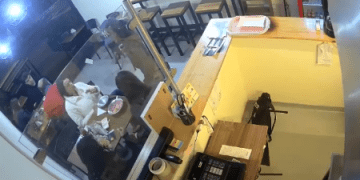 Nuevo hurto masivo en Bogotá: hombre armado robó a comensales en restaurante