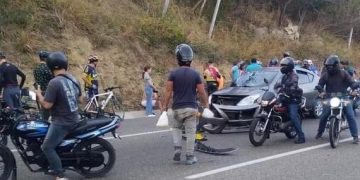 Tres ciclistas resultaron lesionados tras ser embestidos por vehículo en la Vía al Mar