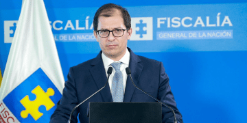 “El Fiscal Barbosa no tiene redes sociales”, Fiscalía ante respuesta de Gustavo Petro a una cuenta falsa