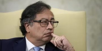 Gobierno Petro creó nueve embajadas y 116 nuevos cargos adicionales