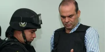 Llegada de Salvatore Mancuso a Colombia: Se espera el próximo martes su arribo con un grupo de deportados y será recibido por agentes de la Dijín