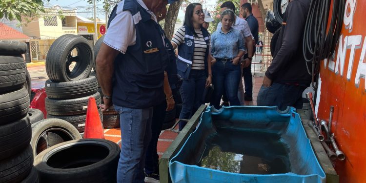 Casa a casa, Distrito realiza búsqueda activa comunitaria para prevenir el dengue