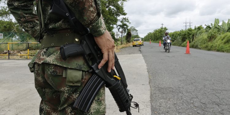 Un soldado y una civil heridos tras ataque de disidencias de FARC al Ejército en Cauca