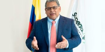 MinSalud acepta renuncia del Superintendente de Salud Ulahí Beltrán tras investigación por presuntas irregularidades