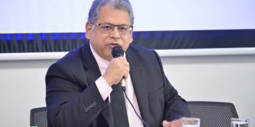 Gobierno acepta la renuncia del Supersalud Ulahy Beltrán y designa a Luis Carlos Leal como su reemplazo