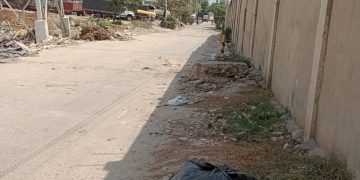 En basusero a cielo abierto se ha convertido la entrada a Barranquilla, a la altura de la glorieta de la 17
