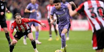 Luis Díaz se reportó con asistencia en triunfo del líder Liverpool