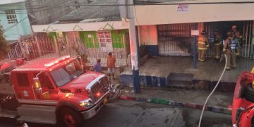Incendio consumió taller de motos en el barrio Santa María