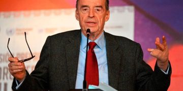 Canciller Álvaro Leyva condiciona su suspensión y exige nombramiento de reemplazo provisional por parte del Presidente