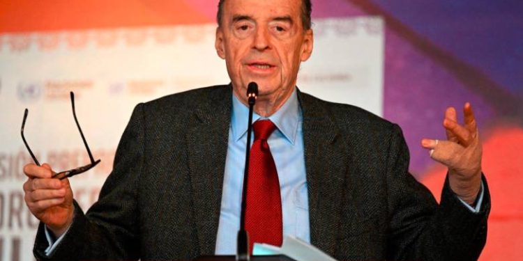 Canciller Álvaro Leyva condiciona su suspensión y exige nombramiento de reemplazo provisional por parte del Presidente