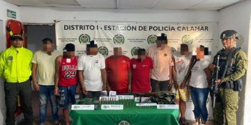 Operación conjunta de la Armada y la Policía captura a presuntos miembros del Clan del Golfo en Bolívar