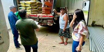 Gobernación del Atlántico entrega ayudas a 67 familias afectadas por vendavales en Suan y Campo de la Cruz