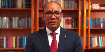 Presidente de la Corte Suprema contradice al director de la Policía respecto al asedio al Palacio de Justicia