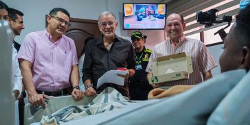Gobernador del Atlántico visita a niños que se accidentaron en Tubará