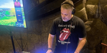 Iván Duque ahora de DJ «prendió la fiesta» en un congreso empresarial en Cartagena