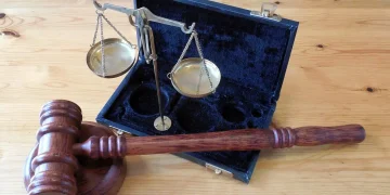Exrectora condenada a 20 años de prisión por permitir abusos sexuales de paramilitares a estudiantes