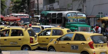 Ajuste en el precio de la gasolina: un golpe al bolsillo de los taxistas en Barranquilla