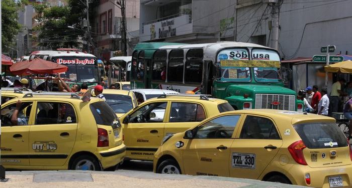 Ajuste en el precio de la gasolina: un golpe al bolsillo de los taxistas en Barranquilla