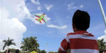 Niño de 10 años cayó de un cuarto piso al tratar de volar una cometa. El pequeño falleció en un hospital