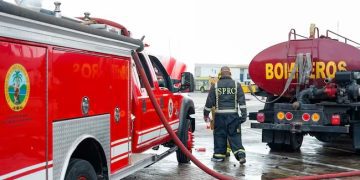 Alcalde de Barranquilla envía al Cuerpo de bomberos para apoyo en emergencia de incendio en bodegas de Cartagena