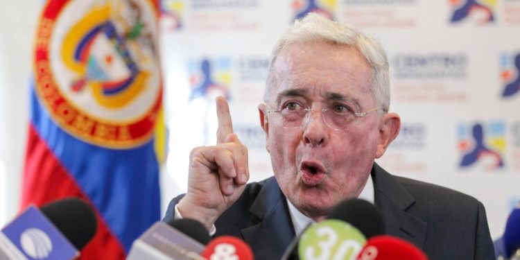 “Puede haber dos problemas con el nuevo intento de paz”: Uribe