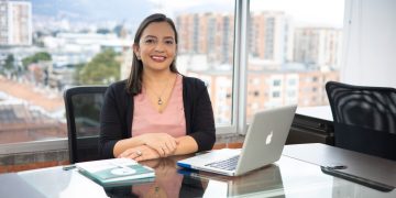 Dra. Adriana Aristizábal, directora médica en laboratorios Vitalis, mujer líder en el sector farmacéutico en Colombia